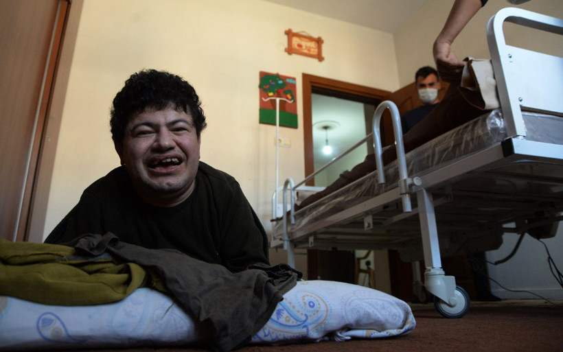 Mersin'de 11 çocuklu ailede yatağa mahkum Übeytullah'ın yüzü güldü - Resim: 2