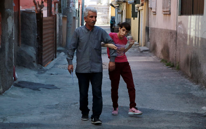 Hatay'da kocasının kuzenine kaçan kadın engelli kızını bağlıyor ilaçlar içiriyor - Resim: 1