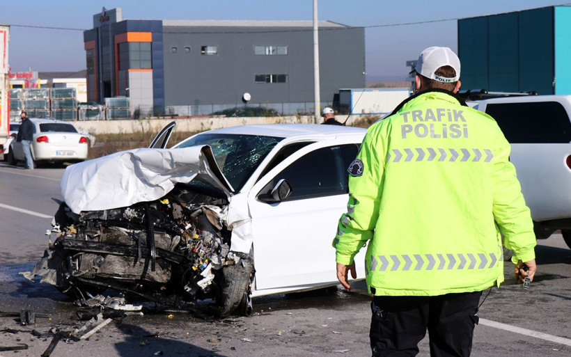 Sakarya'da öğretmen aşırı hız kurbanı: Radara takıldıktan sonra yaptığı kazada öldü - Resim: 2