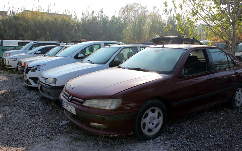 Yediemin depolarında kaderine terk edilen araçların piyasa değeri bakın ne kadar - Resim: 2