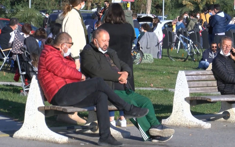 Sokağa çıkma kısıtlaması öncesi sahillerde insan seli! Caddebostan'a akın ettiler - Resim: 4