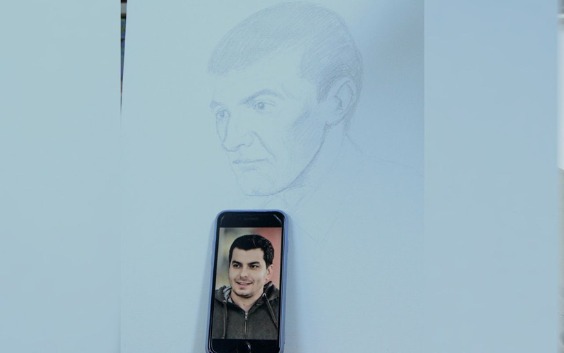 Adanalı ressam 20 yıl önce keşfetti tanımadığı kişileri telefonda konuşup resmediyor - Resim: 4