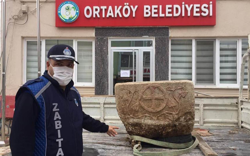 Çorumlu çiftçi bulup yalak yaptı '1200 yıllık taş vaftiz' gerçeğini öğrenince satmaya çalıştı - Resim: 1