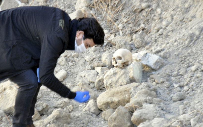 Karaman'da kafatası paniği: Yıkılan metruk evin temelinden çıktı - Resim: 4