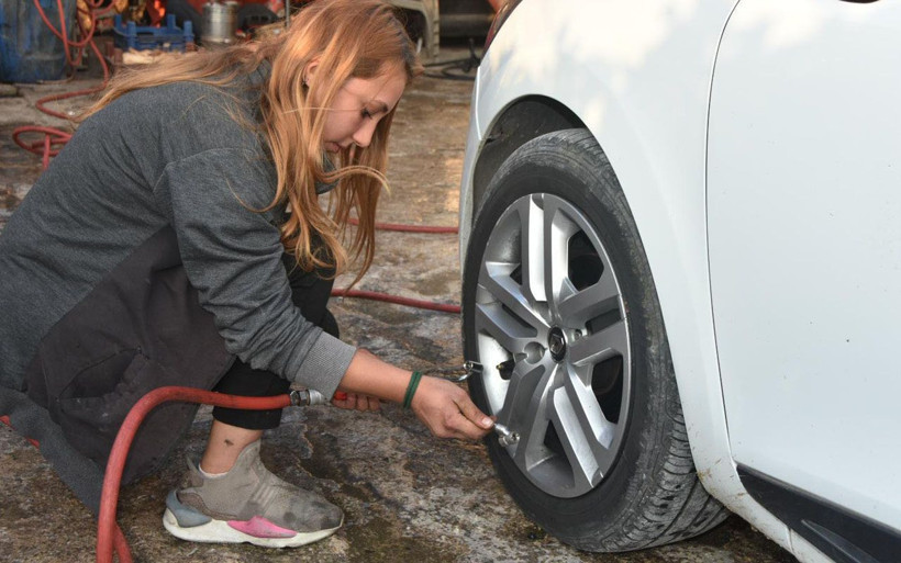 Muğla'da lastik tamir edip balans ayarı yapan lise öğrencisi mühendis olmak istiyor - Resim: 2