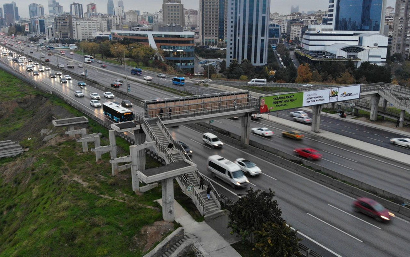 Dünya Engelliler Günü'nde İBB'ye tepki: 1 yıl önce başlanan engelli rampası yarım bırakıldı - Resim: 2