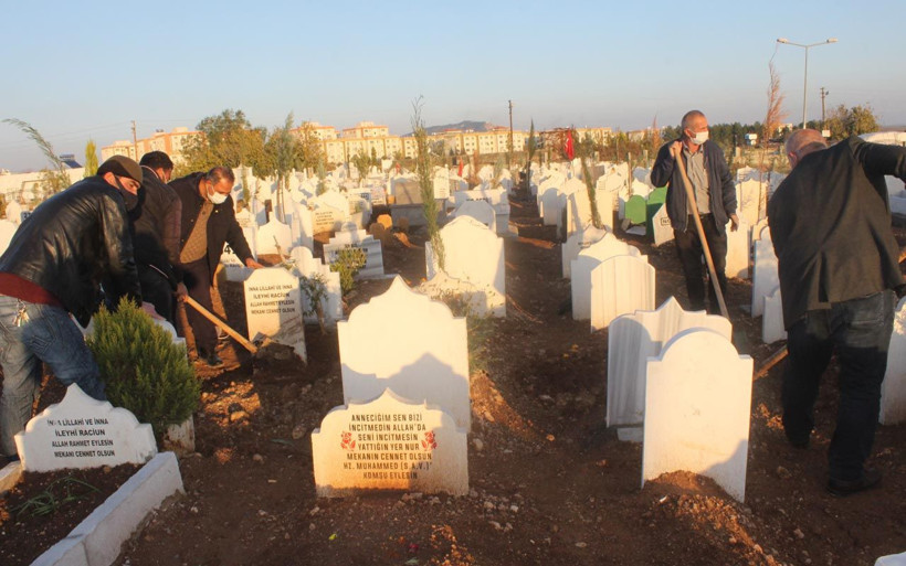 Adıyaman'da bir garip olay: 6 mezar çöktü bakın nedeni neymiş - Resim: 1