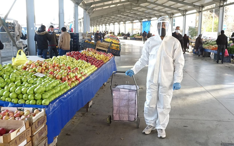 Tokatlı pazar alışverişini tulumla yapıyor böyle tedbir görülmedi - Resim: 4