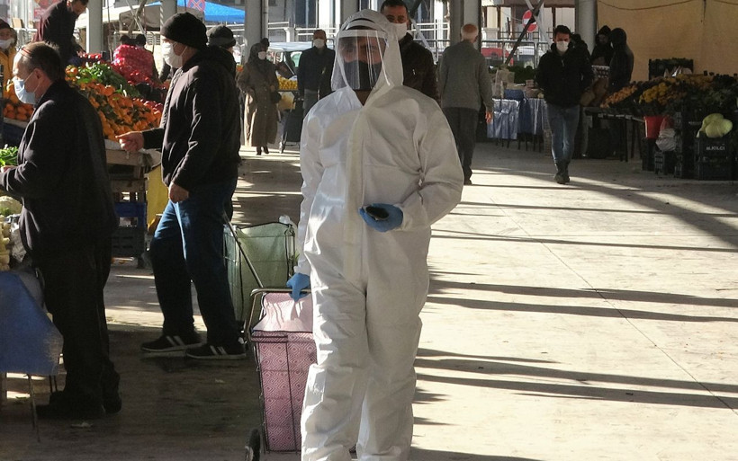 Tokatlı pazar alışverişini tulumla yapıyor böyle tedbir görülmedi - Resim: 2