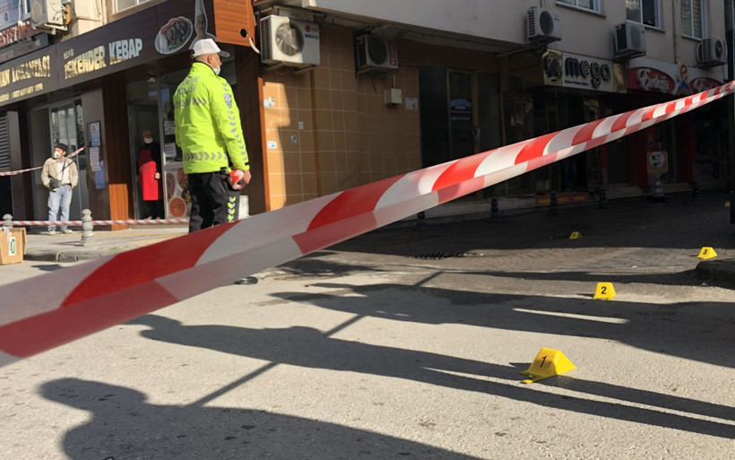 Yalova'da güpegündüz silahlı çatışma! Silahlı saldırganlara mermiyle karşılık verdiler - Resim: 1