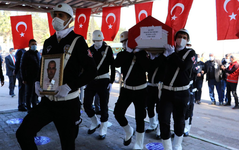 Kahramanmaraş şehidine son görev çocukları tabutunu öperek uğurladı - Resim: 2