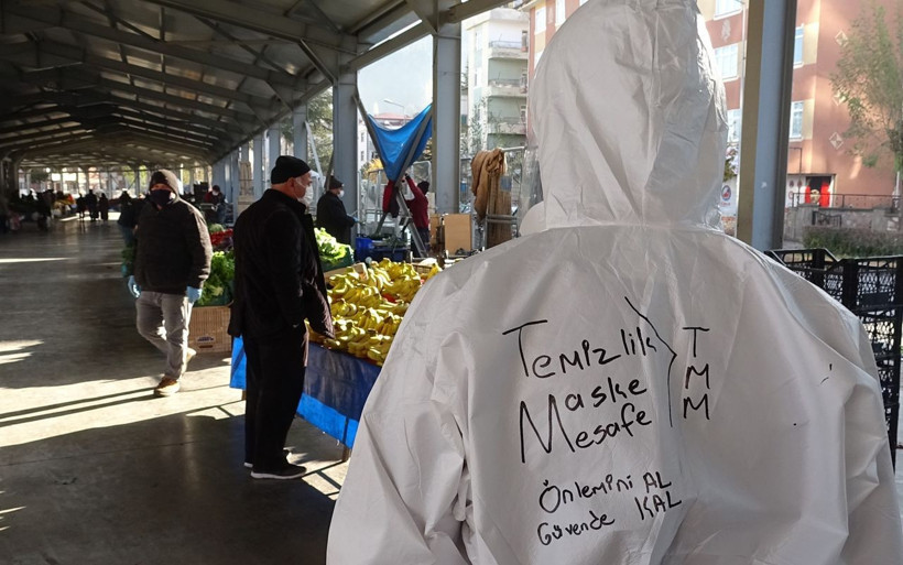 Tokatlı pazar alışverişini tulumla yapıyor böyle tedbir görülmedi - Resim: 3