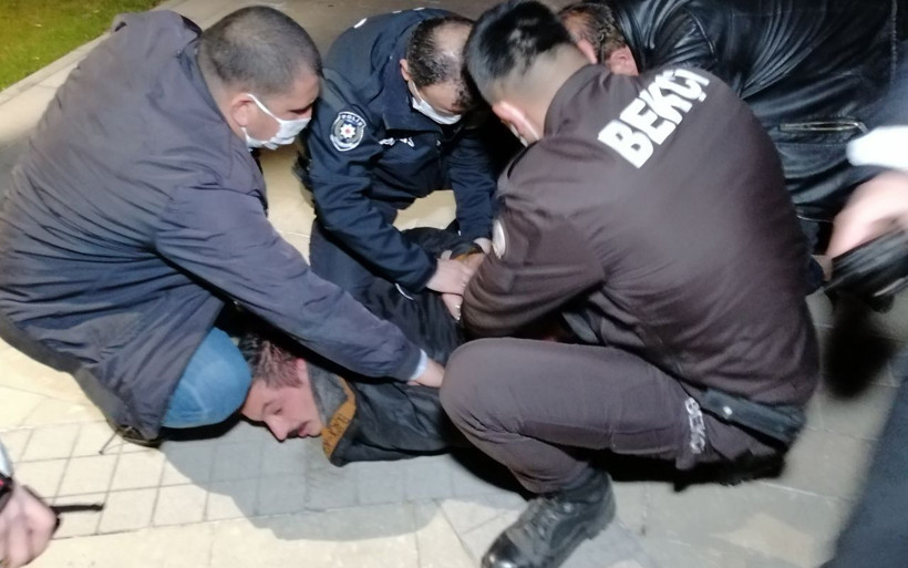 Aksaray'da 3 yıldır peşini bırakmadı! Eski koca balkondan girdi boğazına bıçak dayadı - Resim: 2