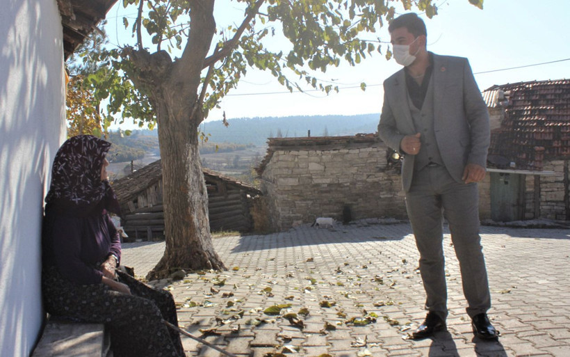 Bursa'da muhtar olduğuna inandıramayan gence böyle diyorlar: Babanı çağır - Resim: 1