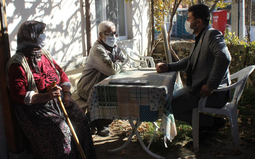 Bursa'da muhtar olduğuna inandıramayan gence böyle diyorlar: Babanı çağır - Resim: 2