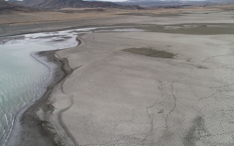 Baraj çekildi mezarlar ortaya çıktı! Sivas'ta yüzmeye korkuyorlardı - Resim: 1