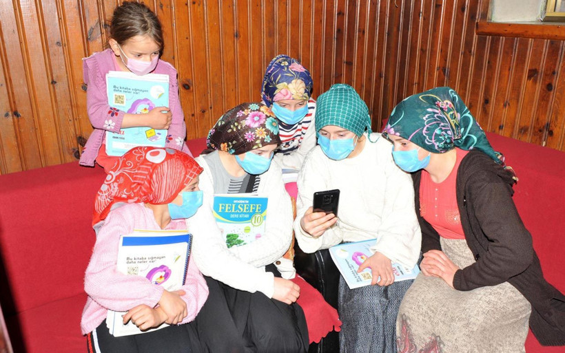 7 kardeşe büyük alkış! Ne bilgisayar ne tabletleri var uzaktan eğitim alıyorlar - Resim: 1