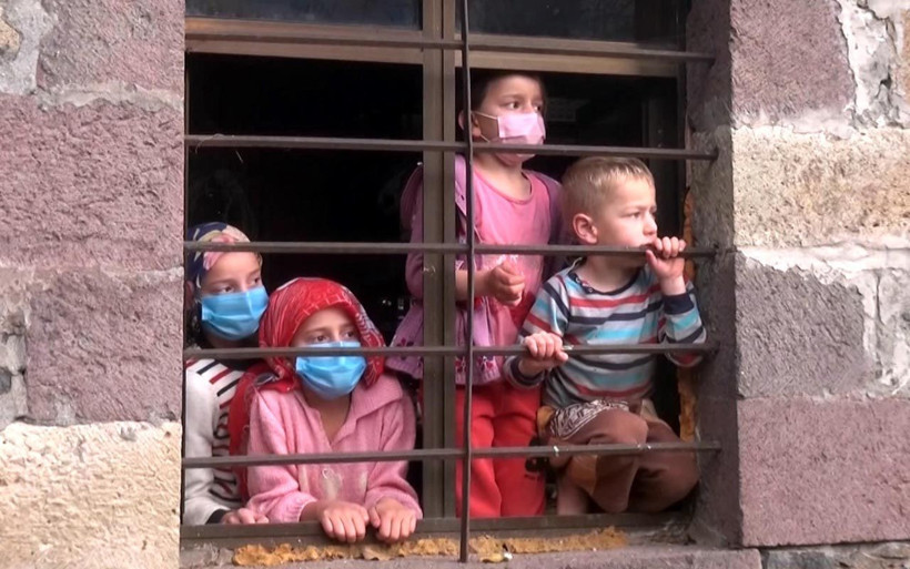 7 kardeşe büyük alkış! Ne bilgisayar ne tabletleri var uzaktan eğitim alıyorlar - Resim: 4