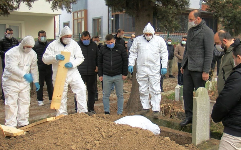 Gassalların zorlu koronavirüs mesaisi cenazelerde bakın nasıl önlem alınıyor - Resim: 4