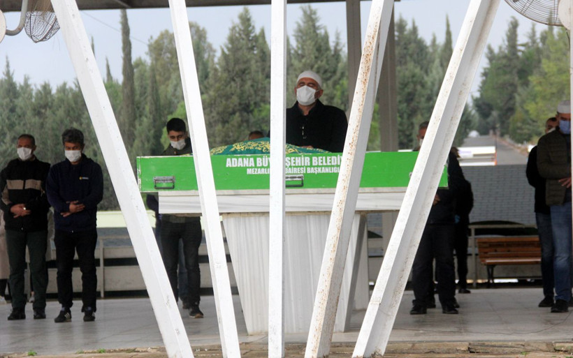 Adana'da 1 yaşında şehit kızı olan Sena annesini de koronavirüsten kaybetti - Resim: 2