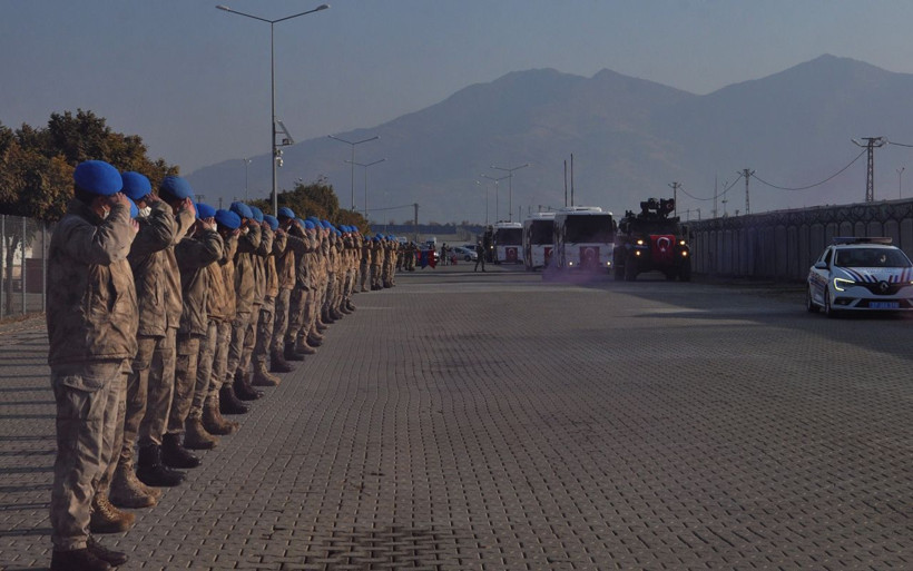 Gaziantep'te 50 komando törenle Suriye'ye uğurlandı! Dualar okundu kurbanlar kesildi - Resim: 2