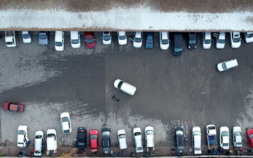 Bursa'da kısıtlama öncesi ilginç görüntüler: Uludağ'dan gelen su kuyruk oluşturdu - Resim: 2