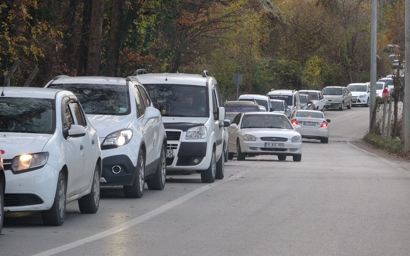 Bursa'da kısıtlama öncesi ilginç görüntüler: Uludağ'dan gelen su kuyruk oluşturdu - Resim: 3