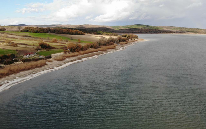 İstanbul'un barajları kuruyor! Önemli su kaynağı Terkos Gölü'ndeki görüntü korkuttu - Resim: 1