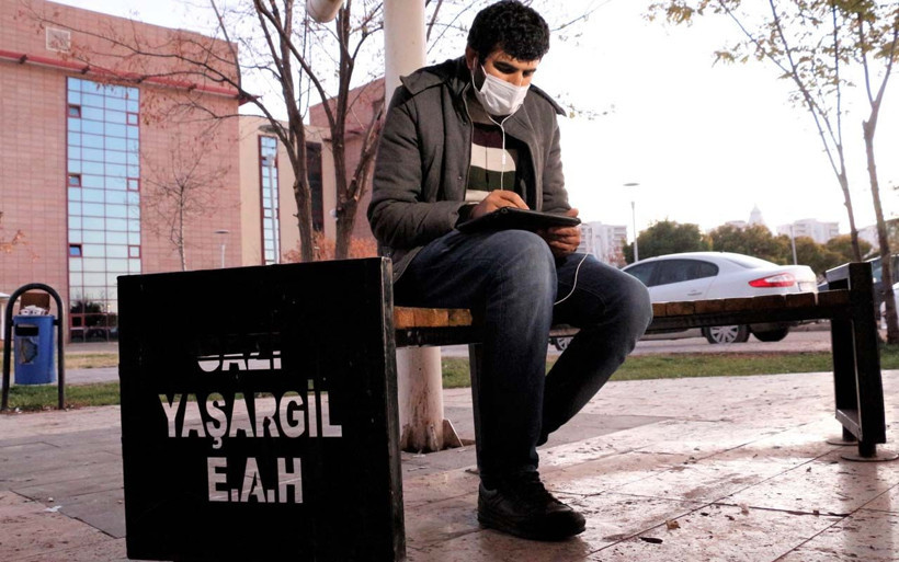 Diyarbakır'da babası koronavirüse yakalanan refakatçı öğretmenin 'uzaktan eğitim' azmi - Resim: 1