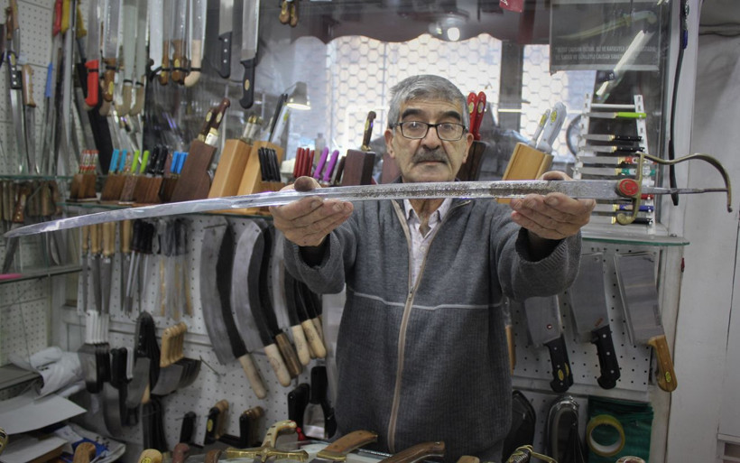 Yenisi yapılamıyor! Bursalı usta TSK'nın kılıçları üzerinde çalışıyor yeni gibi oluyorlar - Resim: 1