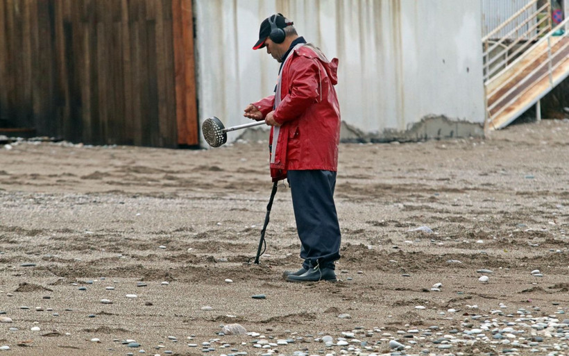 Antalya'da koronavirüse isyan eden defineci cüzdanı açınca şaşkına çevirdi - Resim: 2