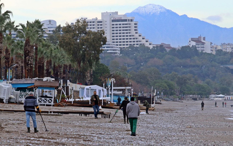 Antalya'da koronavirüse isyan eden defineci cüzdanı açınca şaşkına çevirdi - Resim: 1