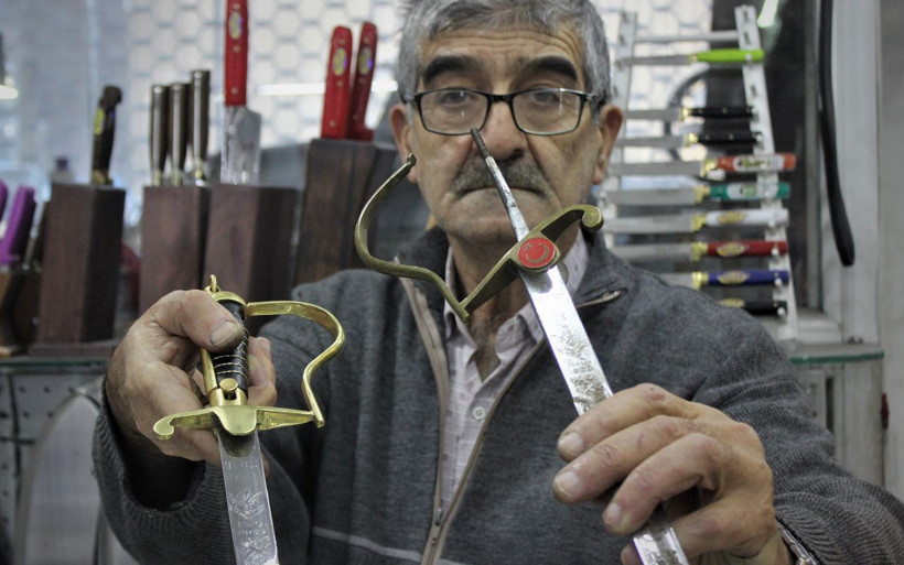 Yenisi yapılamıyor! Bursalı usta TSK'nın kılıçları üzerinde çalışıyor yeni gibi oluyorlar - Resim: 3