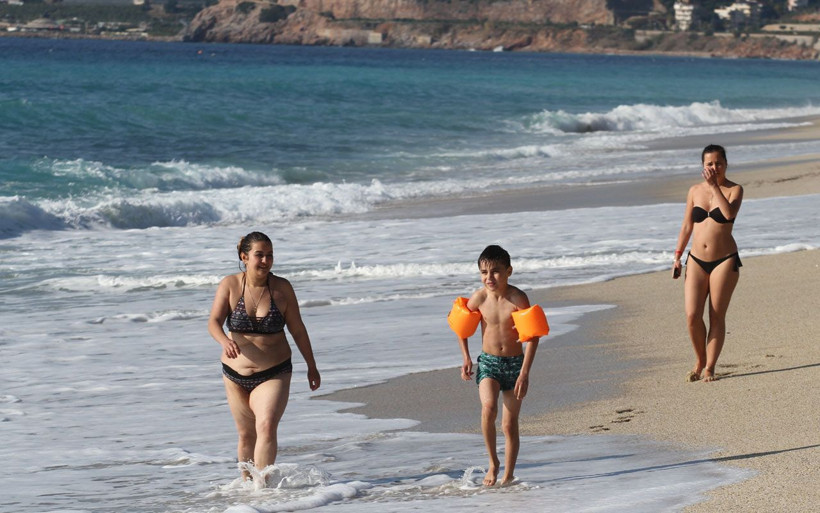 Görüntüler bugün çekildi! Alanya'da turistler güneşi yine fırsat bildi - Resim: 3
