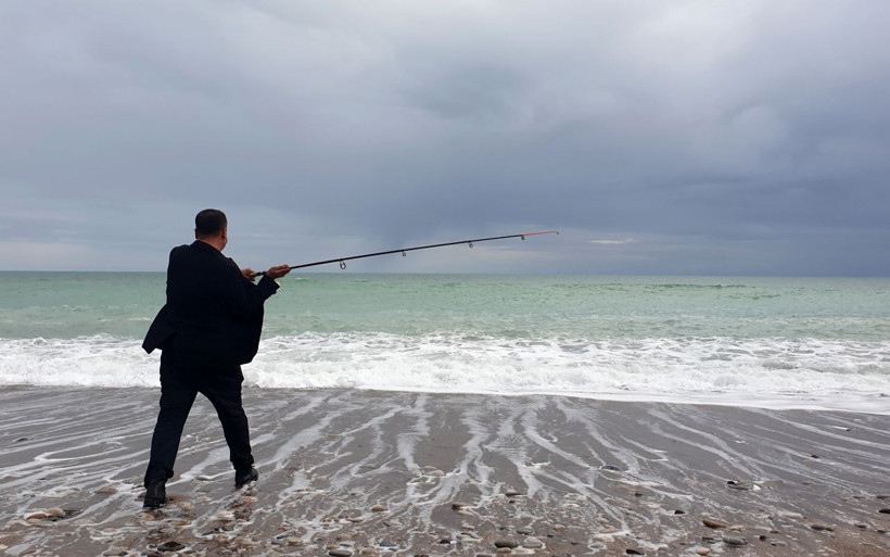 Antalya'da duyanlar sahile koştu! Dalgalar levrek üretim tesisine zarar verdi - Resim: 1
