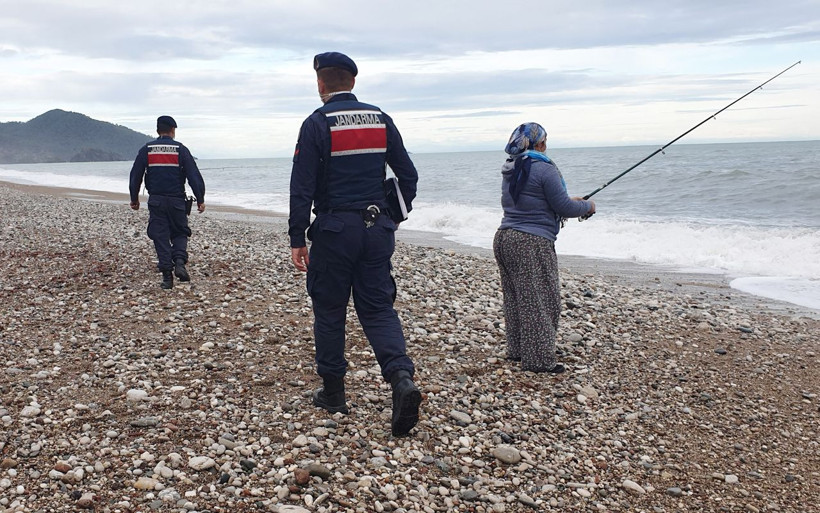 Antalya'da duyanlar sahile koştu! Dalgalar levrek üretim tesisine zarar verdi - Resim: 3