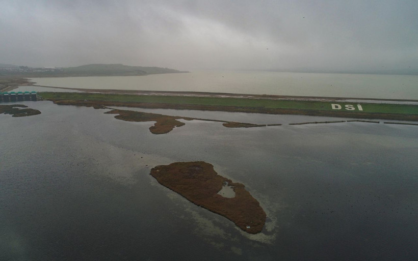 İstanbul yağışlarda 1 günlük su kazandı! Büyükçekmece Gölü'nde artık drift yapılıyor - Resim: 1