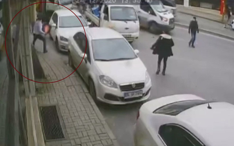 İstanbul’un göbeğinde meydan muharebesi! Duba, sopa, bıçak ne ararsan var - Resim: 2