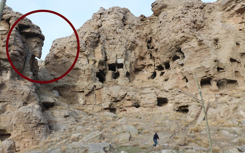 Sivas'ta görenler gözlerine inanamıyor! Dört bin yıllık apartmanda insan silueti oluştu - Resim: 1