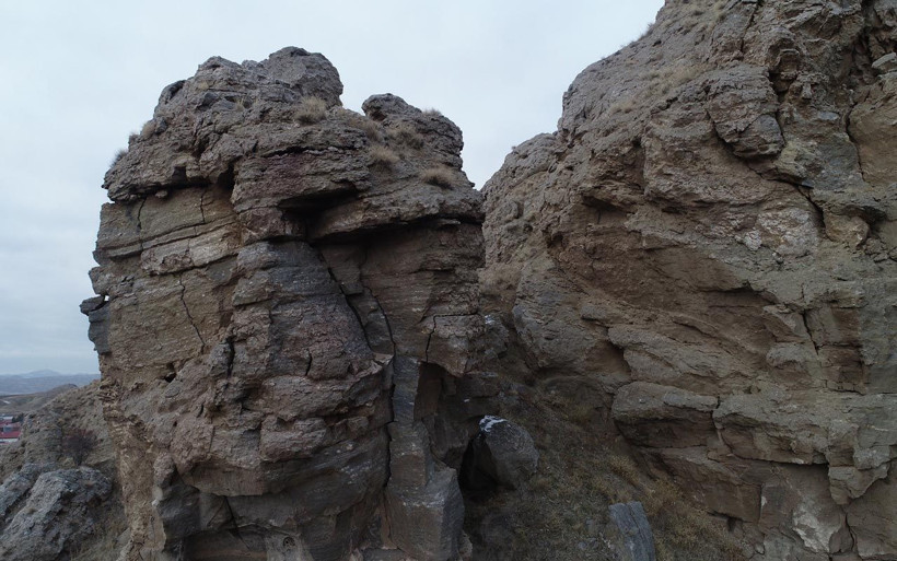 Sivas'ta görenler gözlerine inanamıyor! Dört bin yıllık apartmanda insan silueti oluştu - Resim: 3