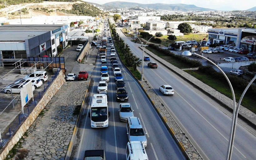 Bodrum'a yılbaşı akını! Şehrin girişleri tıkandı nüfus 170 binden 900 bine fırladı - Resim: 2