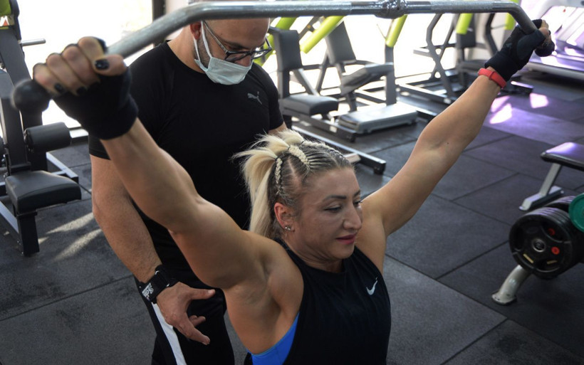 Hem vücut geliştirme şampiyonu hem de ebe! Mersin'de pandemi servisinde gönüllü çalışıyor - Resim: 2