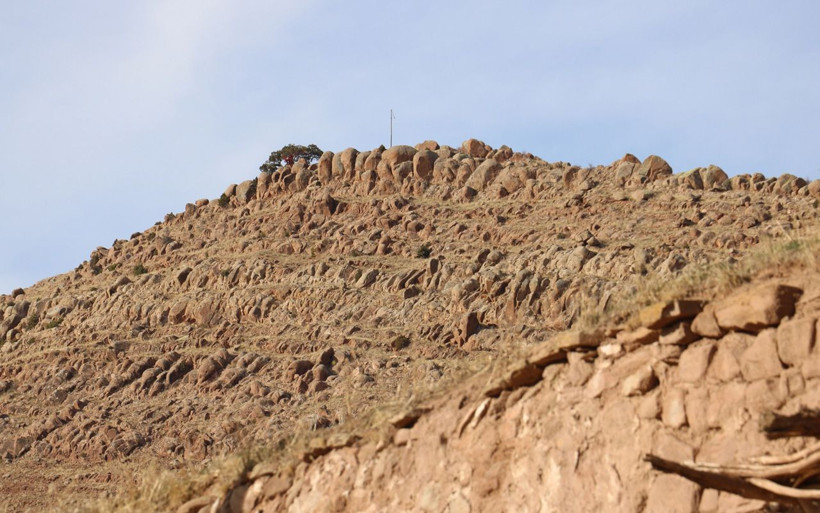 Sivas'ta 4 asırdır tek başına! Kesmeye gitti başına gelmeyen kalmadı 'yatır var' diyorlar - Resim: 2