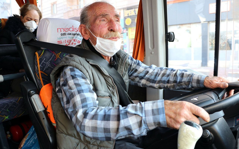 Van'da kim görse aynı şeyi söylüyor otobüs şoförü 'Ramiz Dayı'ya benzerliğiyle dikkat çekiyor - Resim: 4