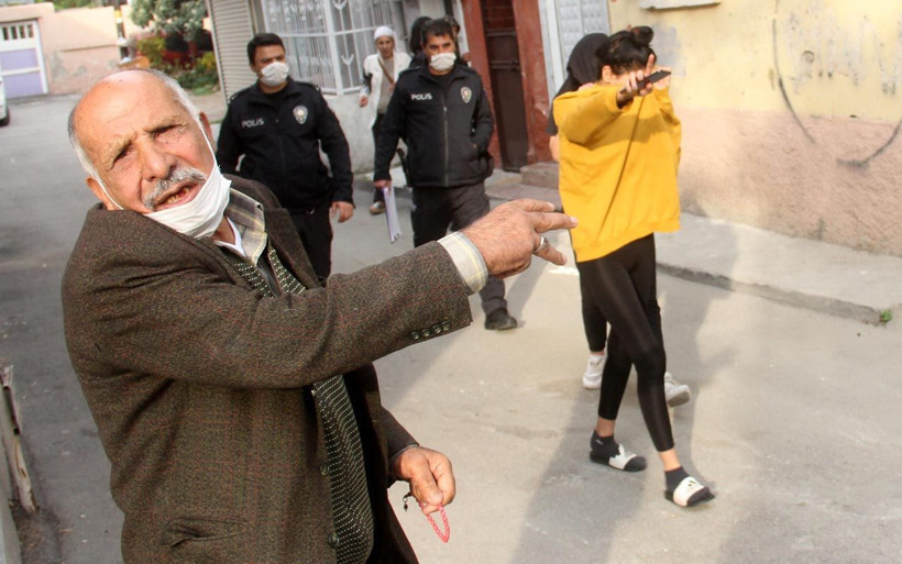 Adana'da 'kızının satıldığını' duydu o eve gitti! Sonrası korkunç saçlarını yoldan topladı - Resim: 1