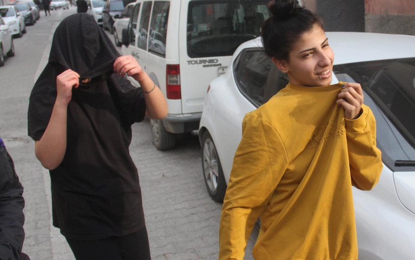 Adana'da 'kızının satıldığını' duydu o eve gitti! Sonrası korkunç saçlarını yoldan topladı - Resim: 4