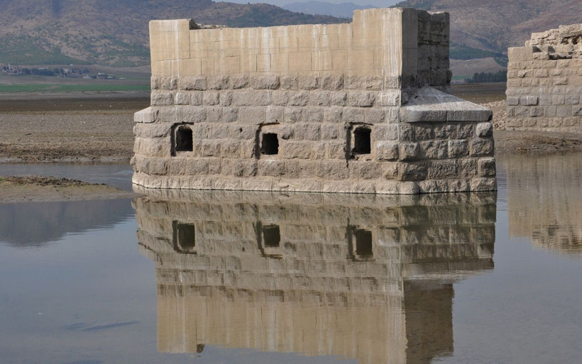Gaziantep'e Abdülhamit yaptırmıştı! Sular çekilince 27 yıl sonra ilk kez kendini gösterdi - Resim: 1