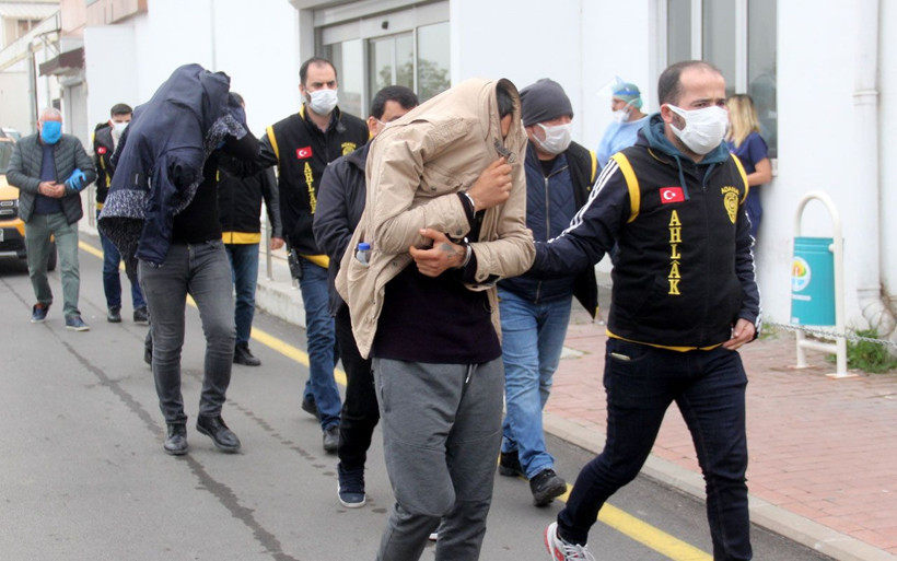 Adana’da şafak vakti fuhuş operasyonu: 5'i kadın 14 kişi gözaltına alındı - Resim: 2