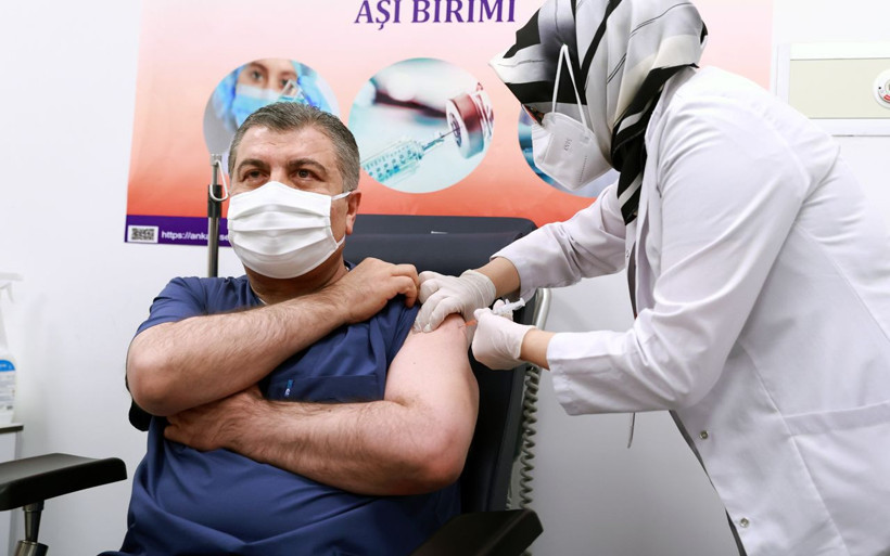 Türkiye'de aşılama başladı! Bilim Kurulu Üyesi Hasan Tezer 11 soruda aşı sürecinde neler olacağını anlattı - Resim: 1