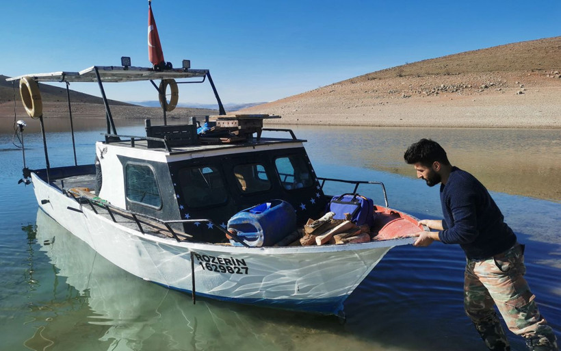 Koronavirüsten korunmak için İstanbul'dan kaçtı! Göldeki adacıkta yaşamaya başladı - Resim: 1